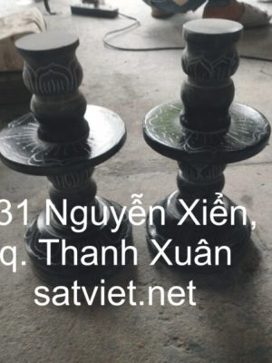 Chân đèn đá nhỏ